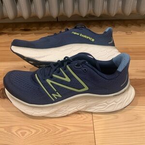 Men’s New Balance more V4 size 11